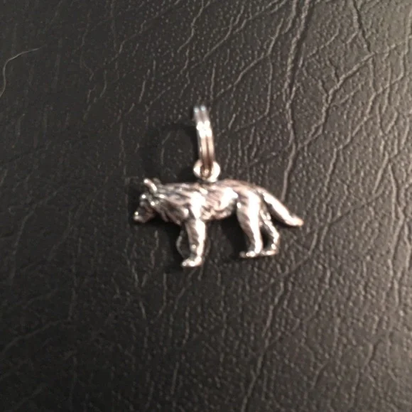 Silver Wolf Charm Pendant - Picture 4 of 6